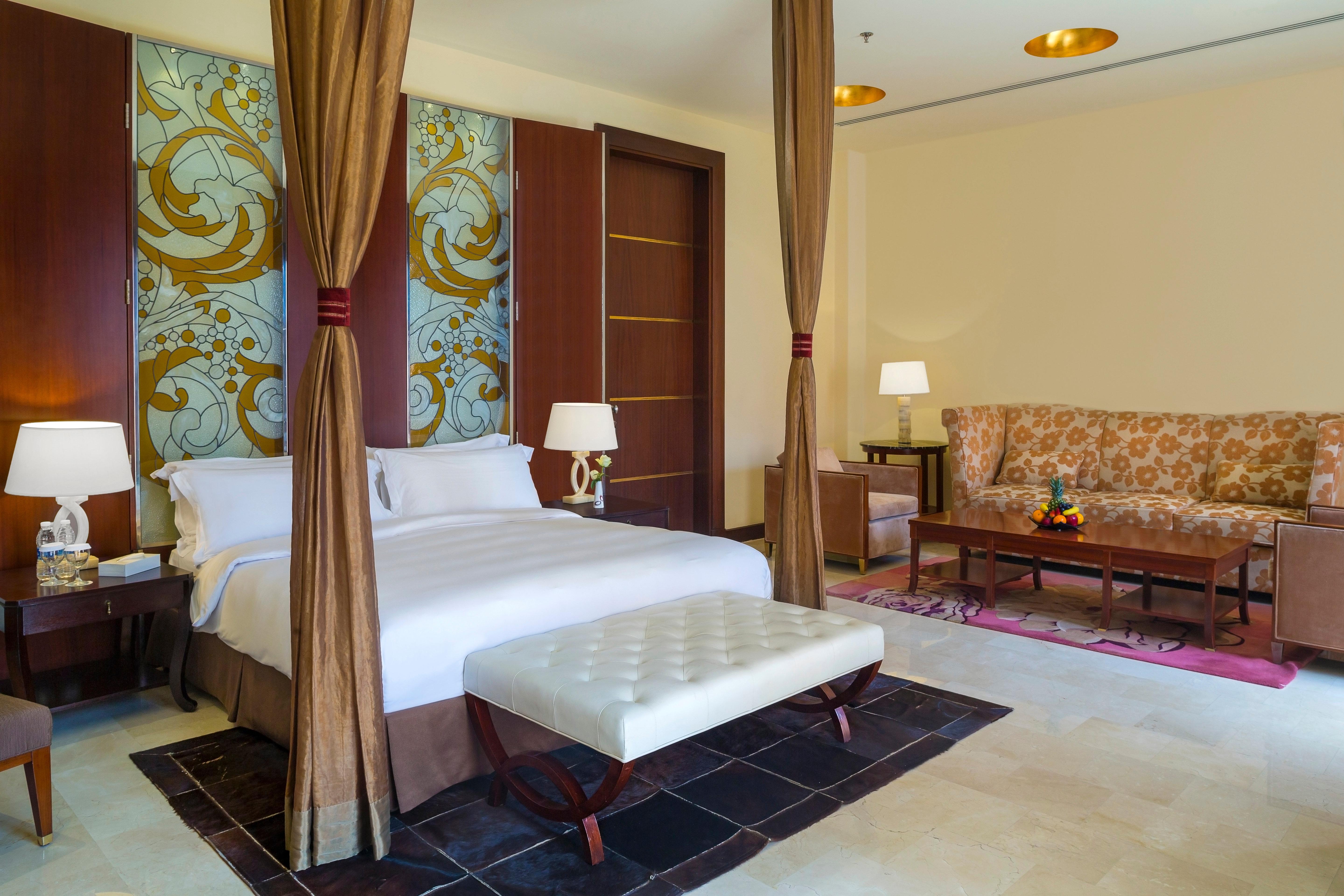 Crowne Plaza Al Khobar By Ihg Hotel Exterior foto A bedroom at the Ritz-Carlton, DIFC