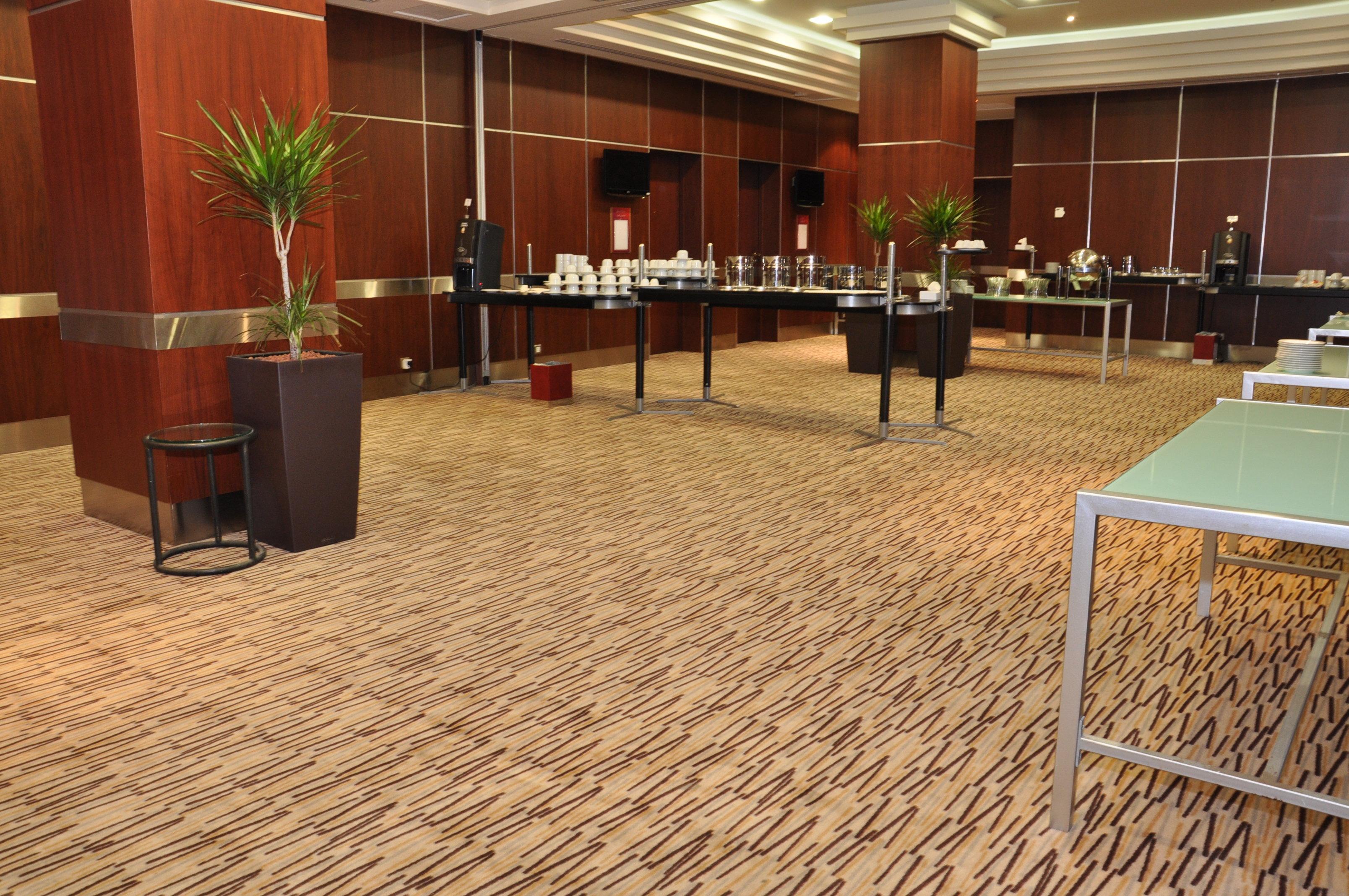 Crowne Plaza Al Khobar By Ihg Hotel Exterior foto A carpet floor