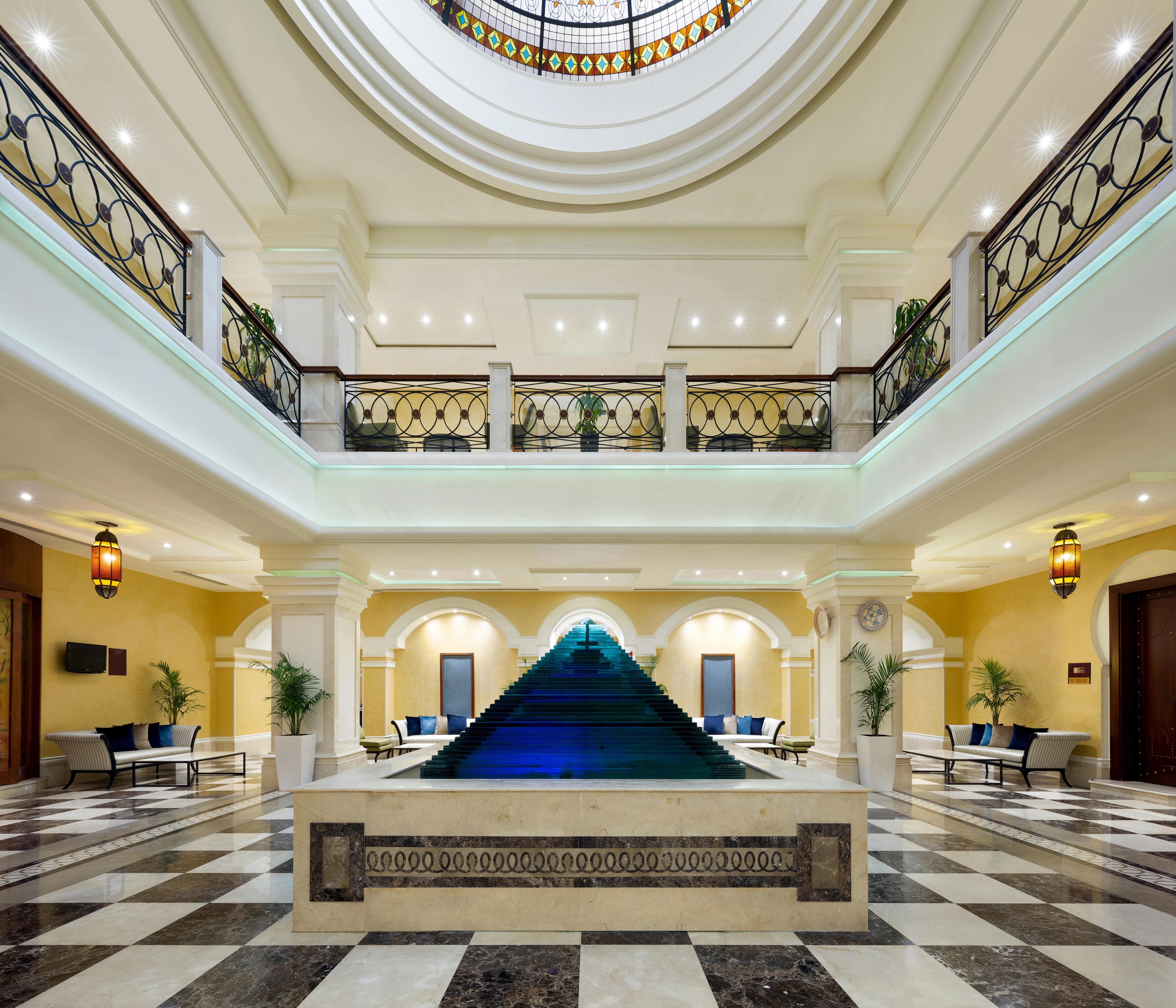 Crowne Plaza Al Khobar By Ihg Hotel Exterior foto The pyramid fountain at the lobby of the hotel