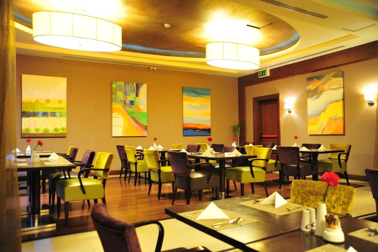 Crowne Plaza Al Khobar By Ihg Hotel Exterior foto The interior of the restaurant