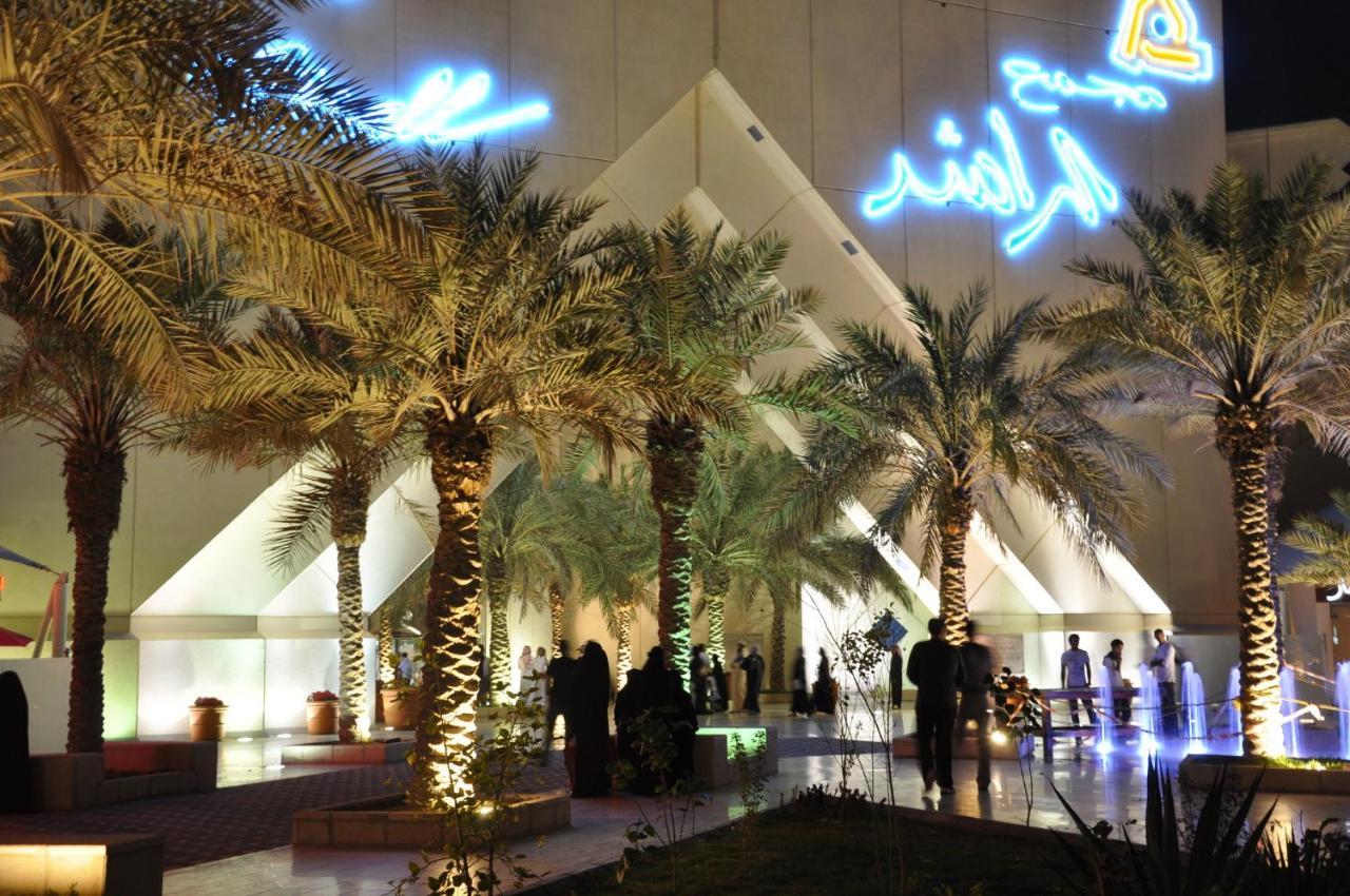 Crowne Plaza Al Khobar By Ihg Hotel Exterior foto The main entrance of the museum
