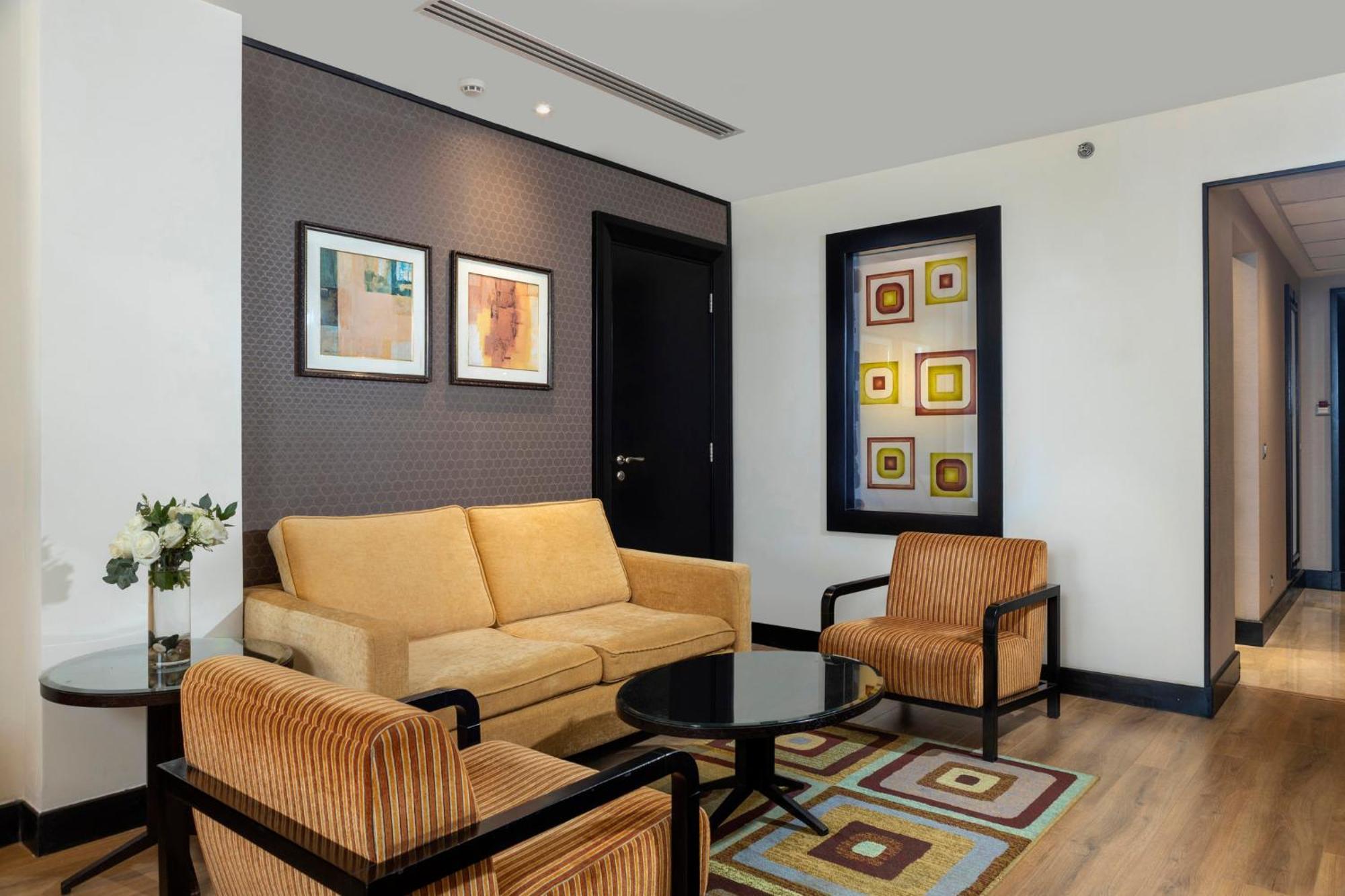 Crowne Plaza Al Khobar By Ihg Hotel Exterior foto A living room